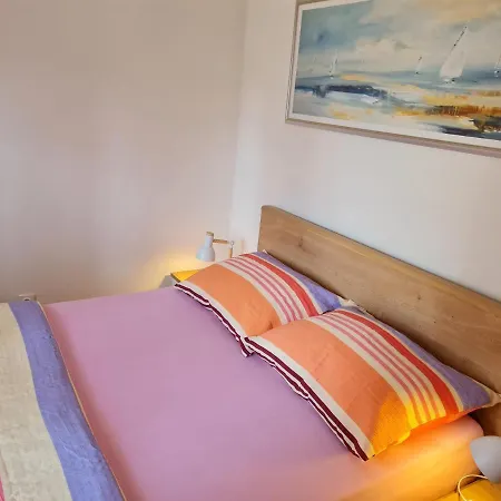 Veselka Ultra Europa 200 Meters Apartment