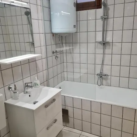 Veselka Ultra Europa 200 Meters Apartment *